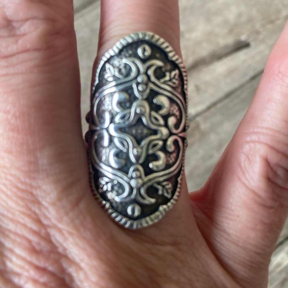 Size 9 Silpada 0.925 Sterling Silver ring